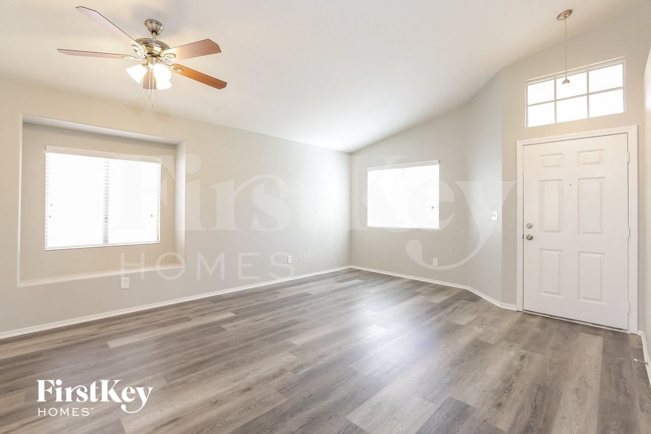 1900 Toscanini Way - Photo 3 of 15