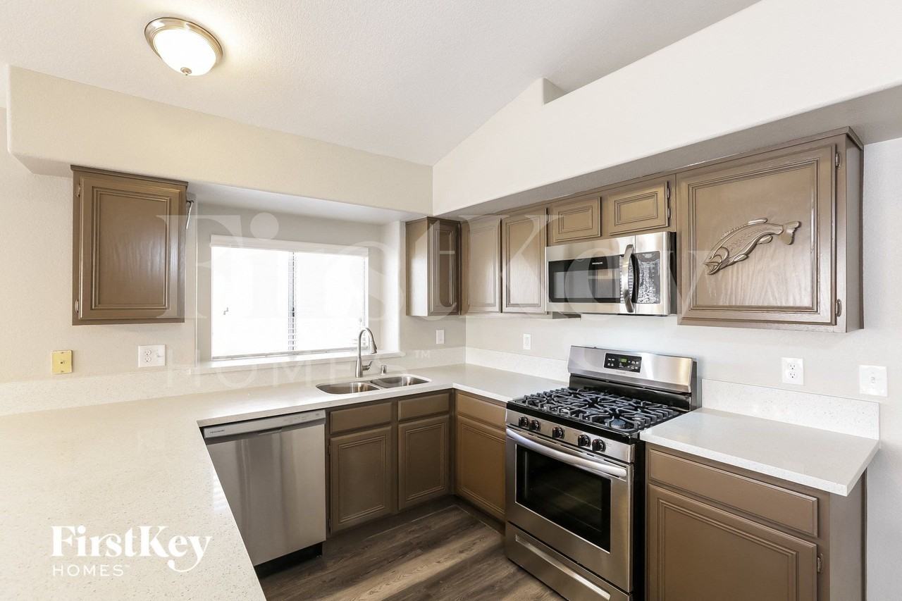 1900 Toscanini Way - Photo 7 of 15