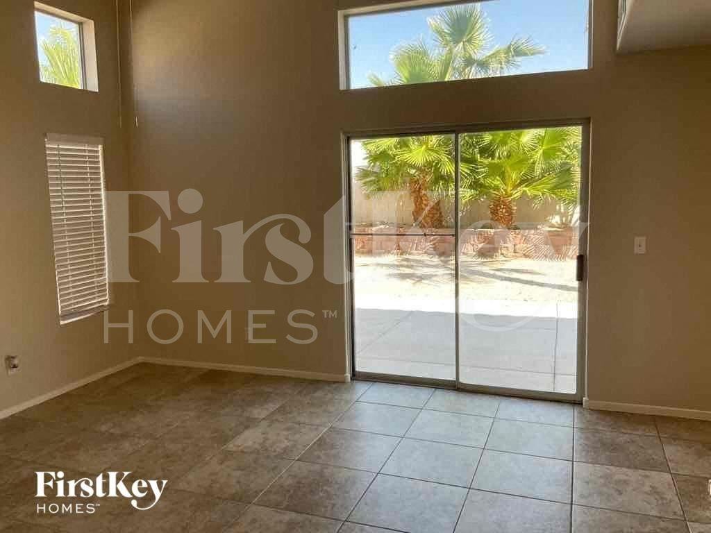 8008 Revolver Ave - Photo 4 of 17