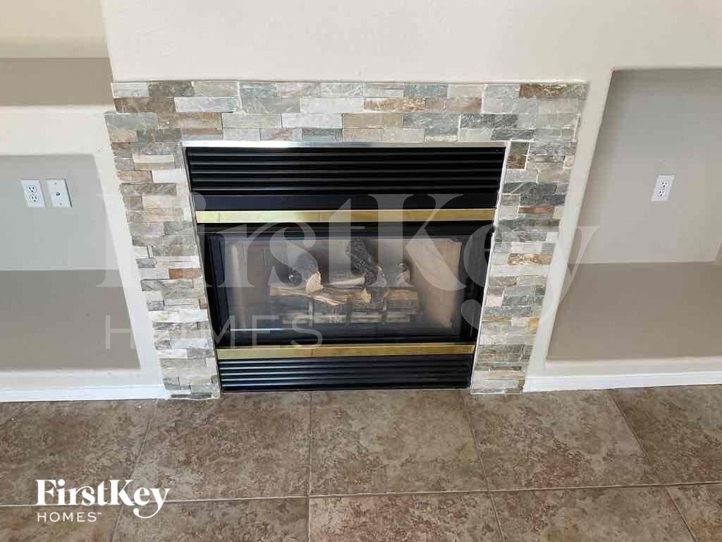 8008 Revolver Ave - Photo 5 of 17