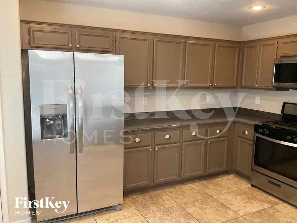 8008 Revolver Ave - Photo 6 of 17