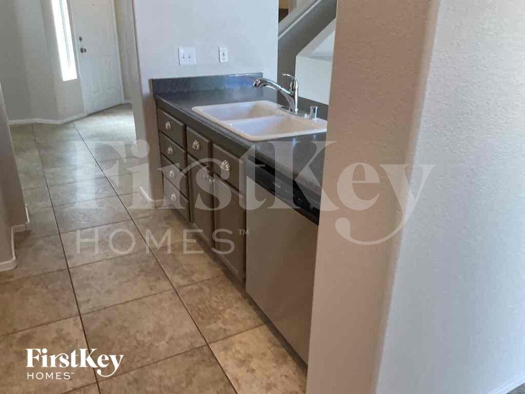 8008 Revolver Ave - Photo 7 of 17