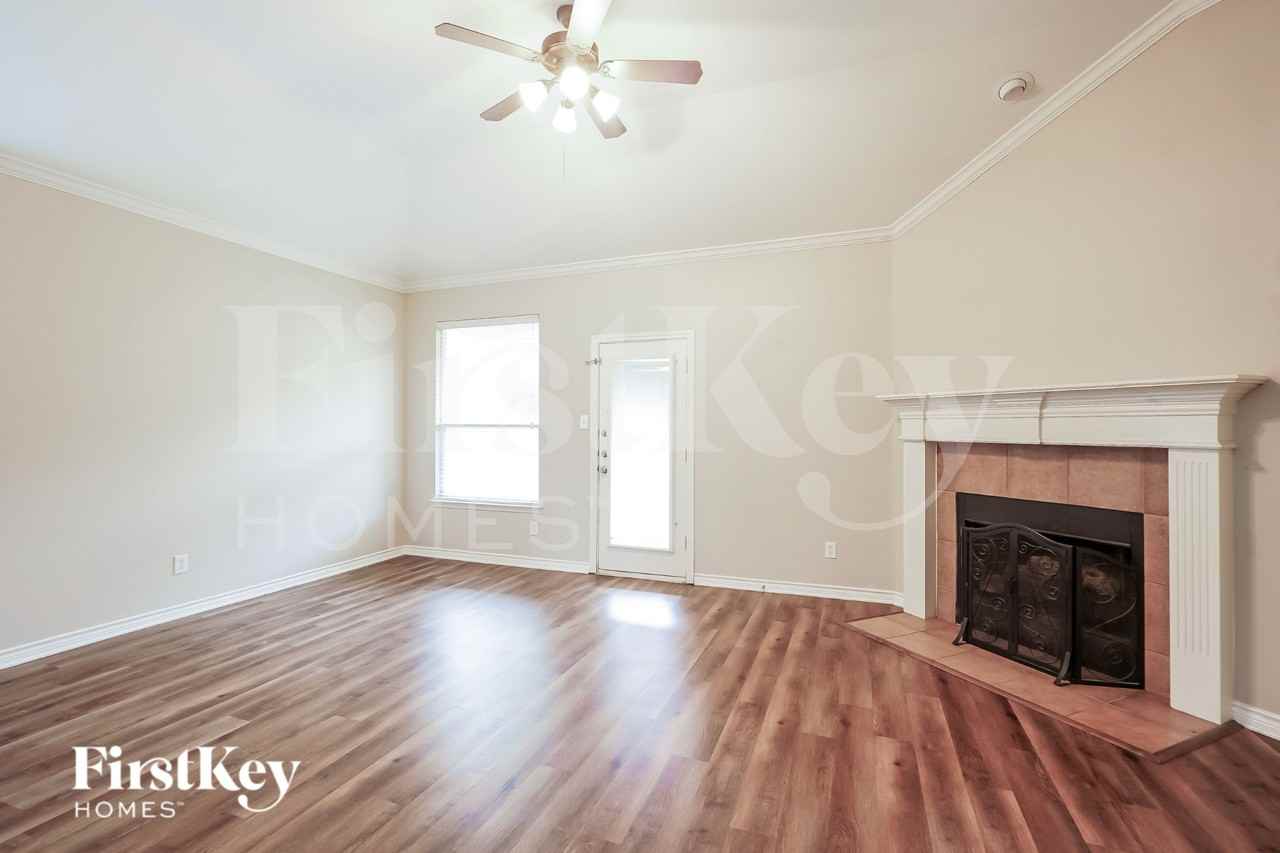905 Sheryn Dr - Photo 2 of 19