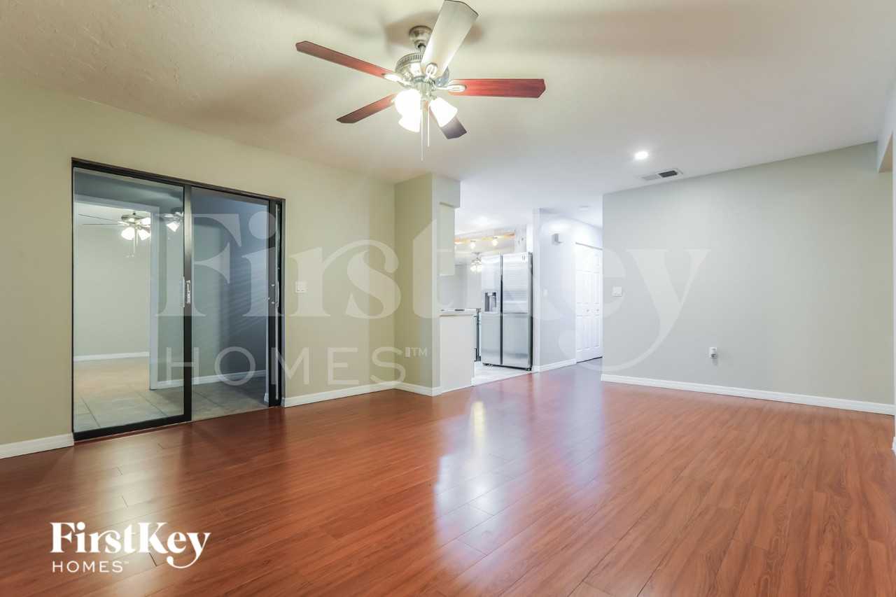 8340 Brandeis Cir W - Photo 4 of 18