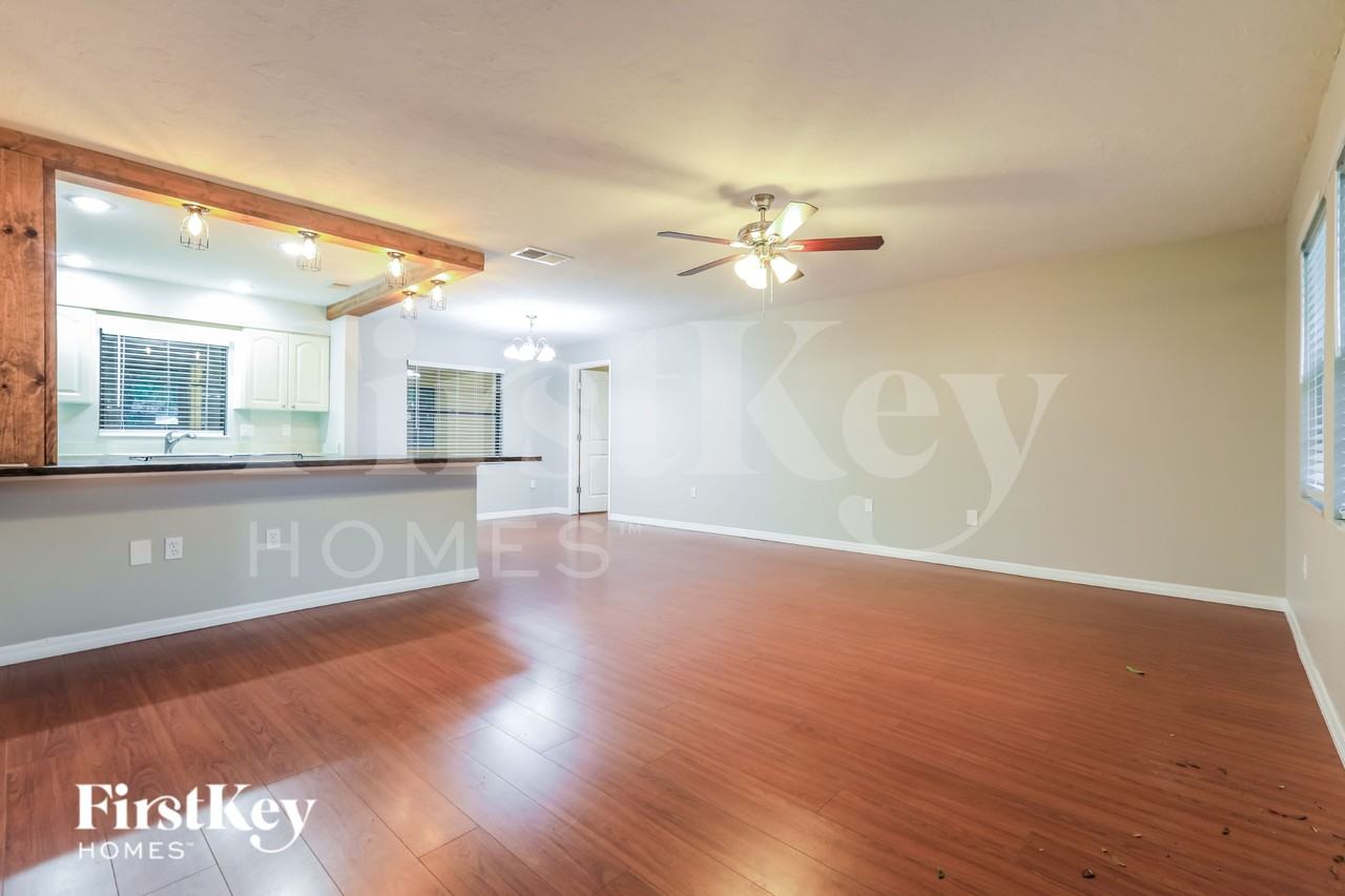 8340 Brandeis Cir W - Photo 5 of 18