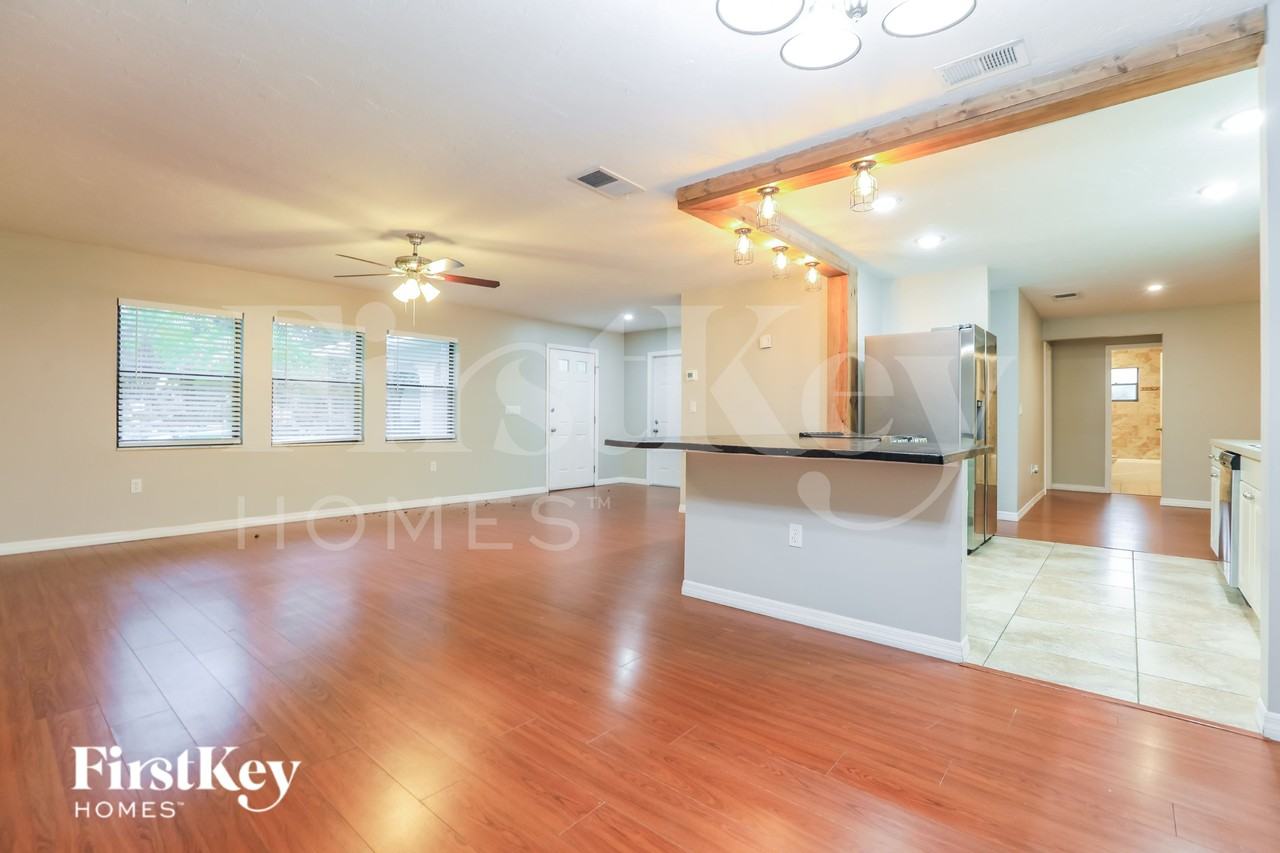 8340 Brandeis Cir W - Photo 7 of 18
