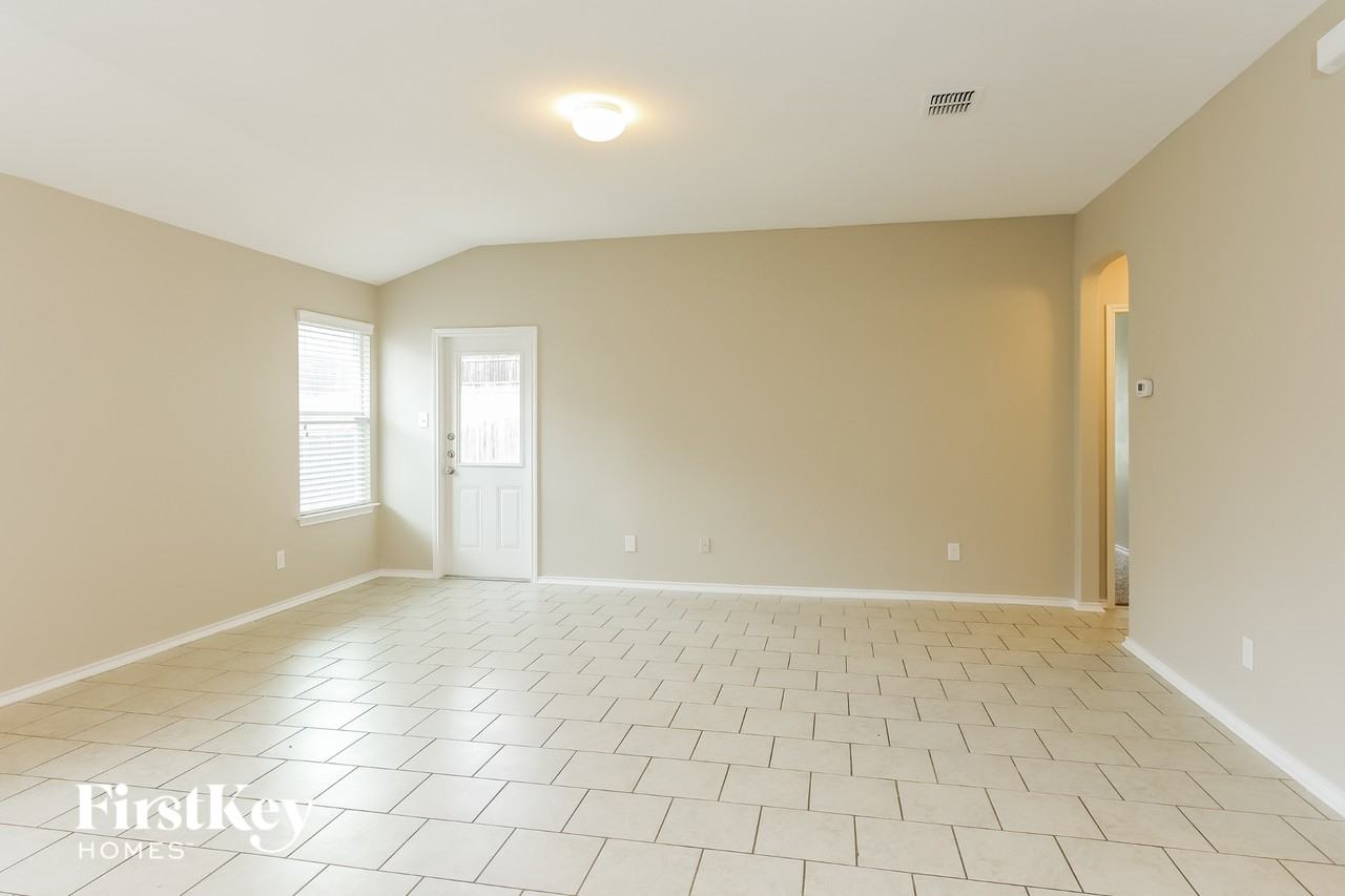 7123 Pandora Way - Photo 4 of 15