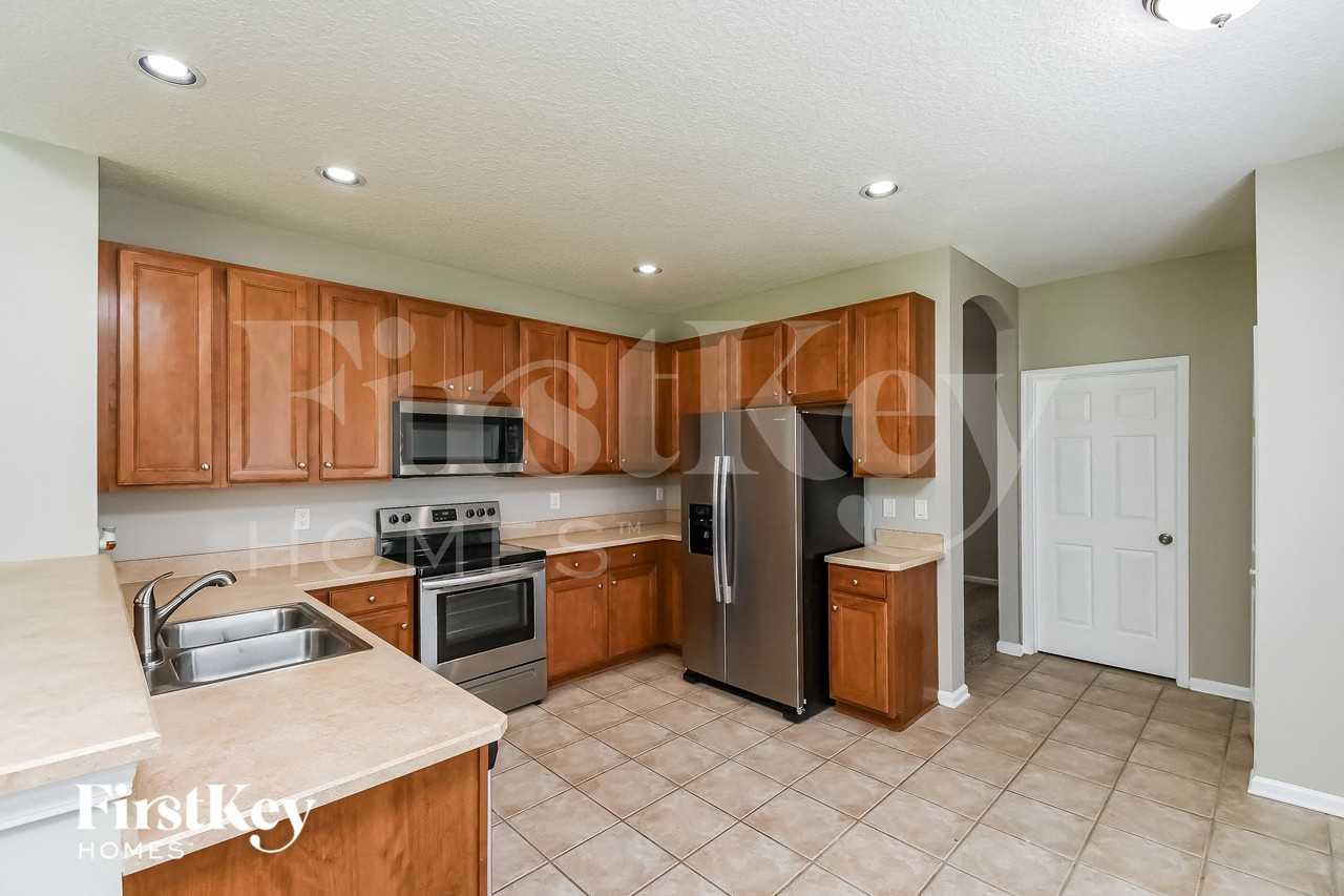 3180 Wandering Oaks Dr - Photo 5 of 15