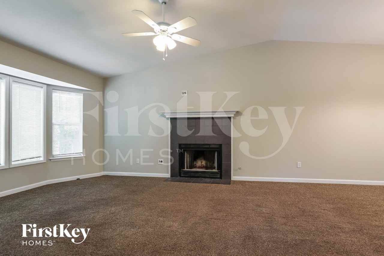 1121 Danube Trl - Photo 2 of 15