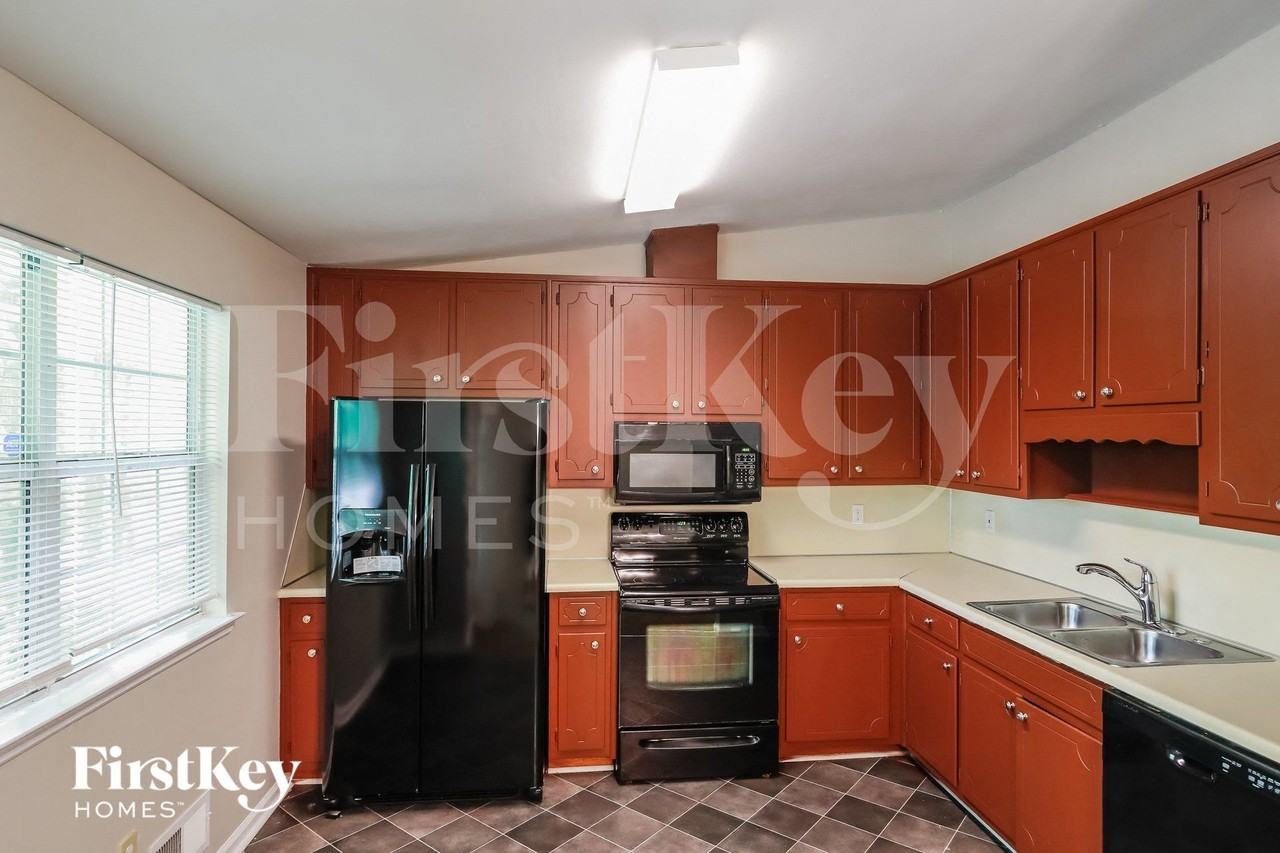 1121 Danube Trl - Photo 3 of 15