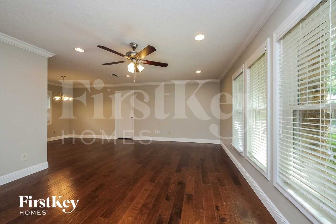 2409 Brookside Ave - Photo 3 of 15