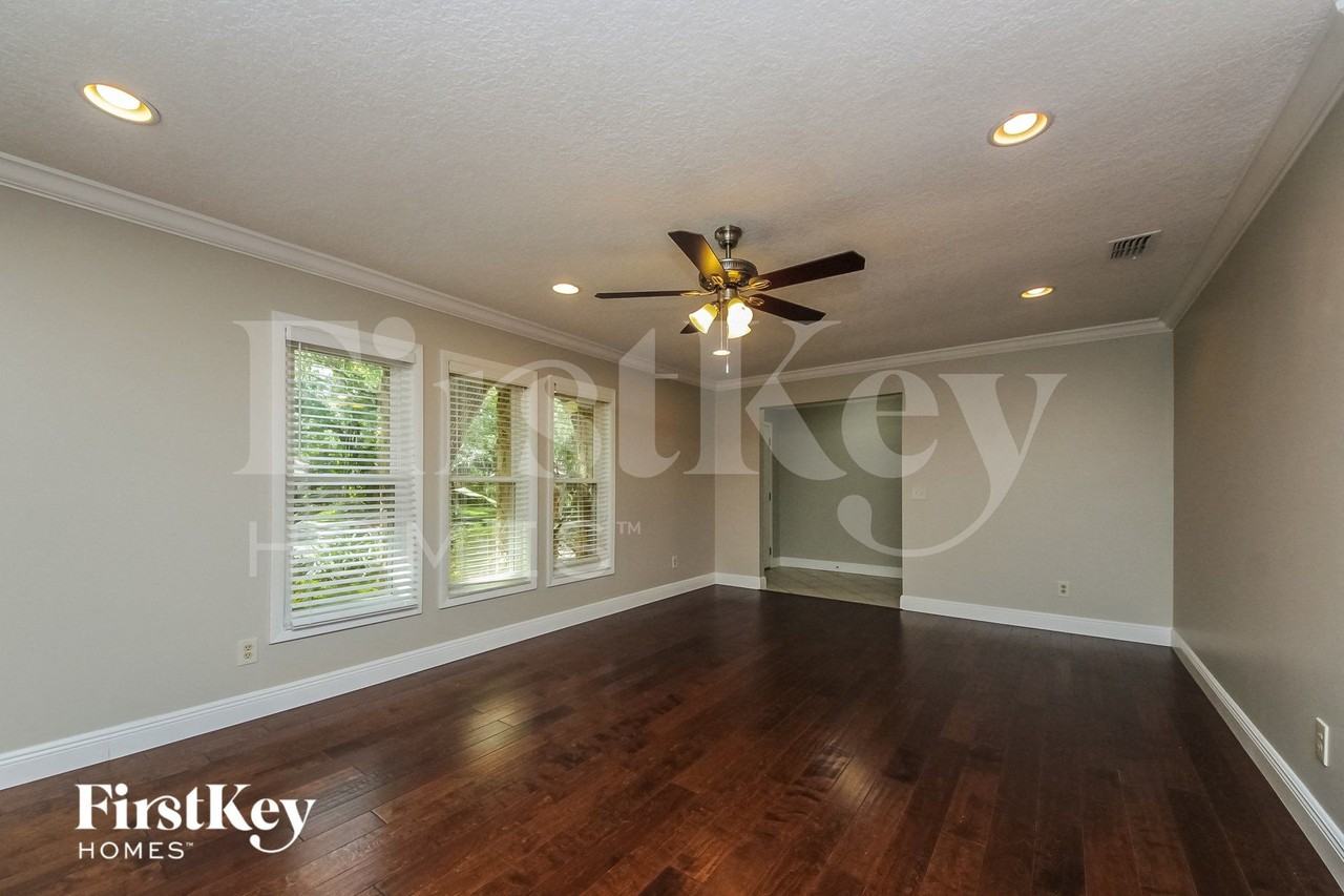 2409 Brookside Ave - Photo 4 of 15