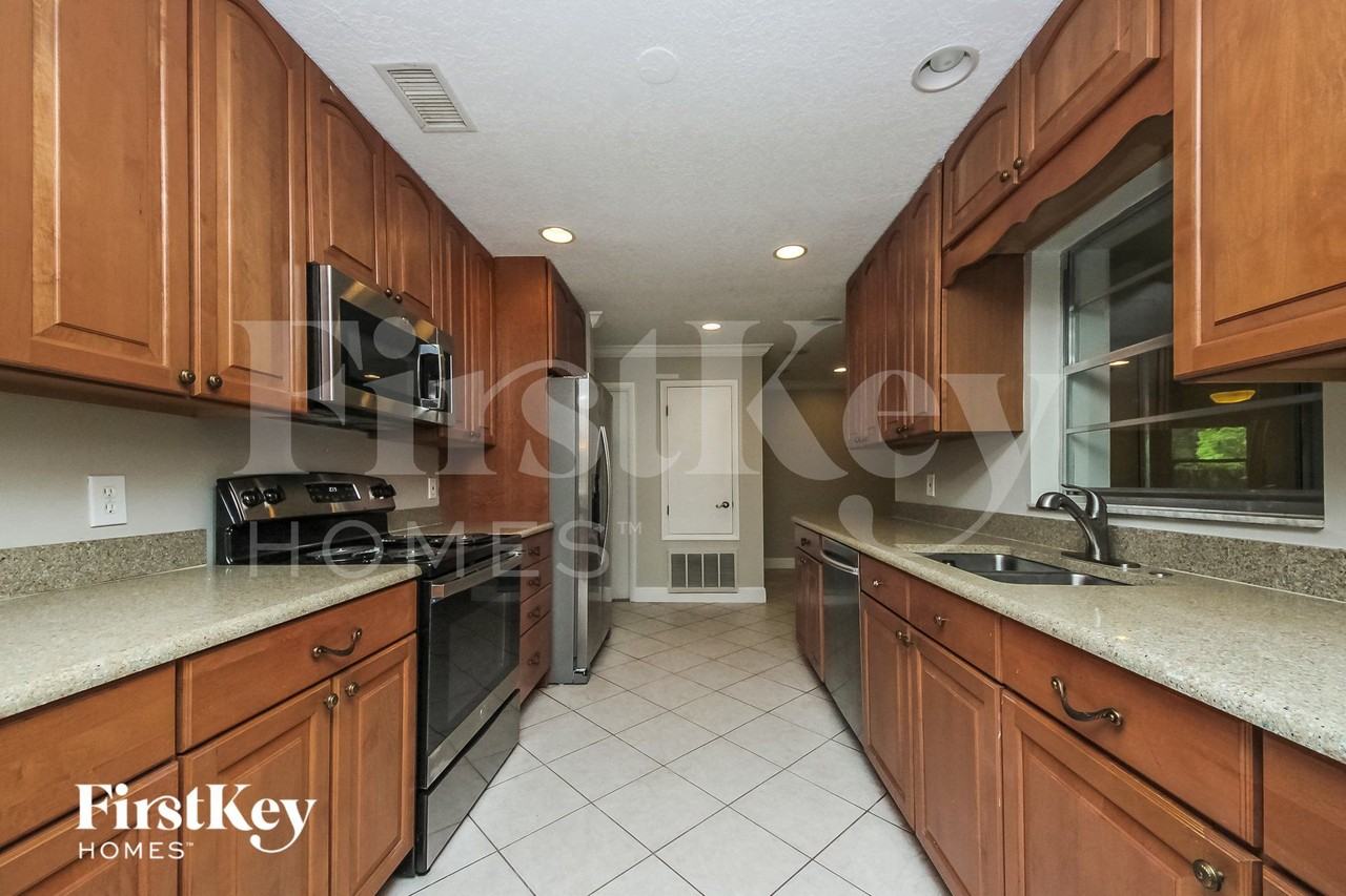 2409 Brookside Ave - Photo 5 of 15