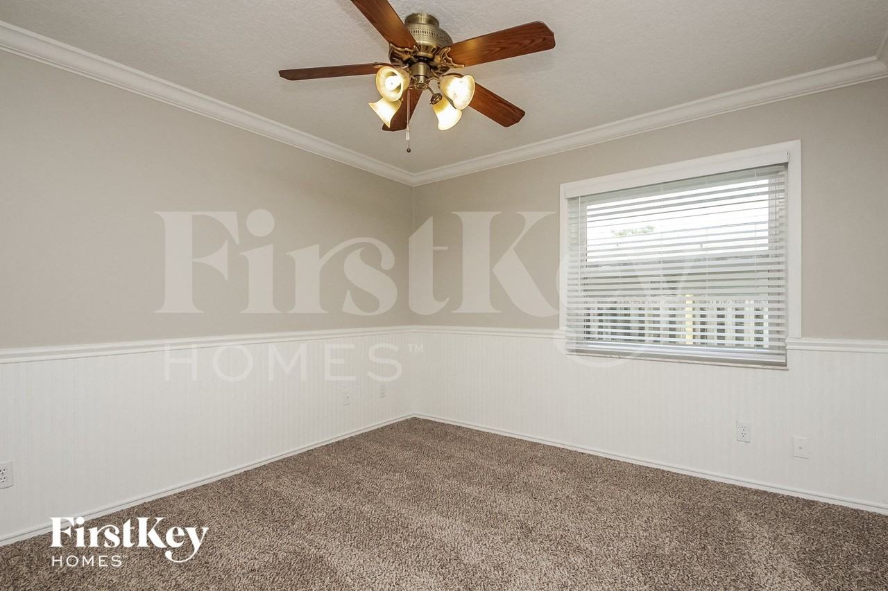 2409 Brookside Ave - Photo 7 of 15