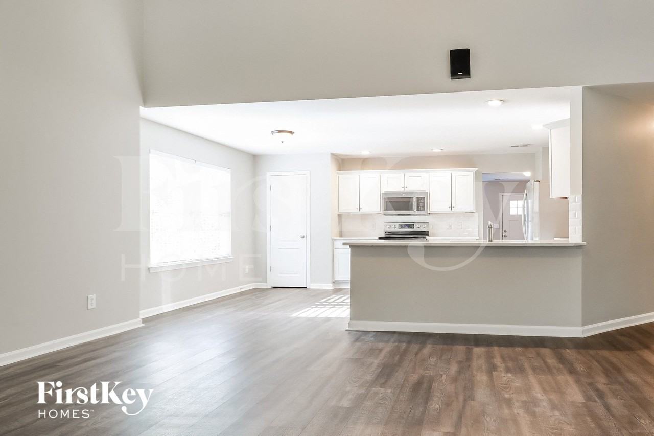 201 Muscogee Dr - Photo 4 of 15