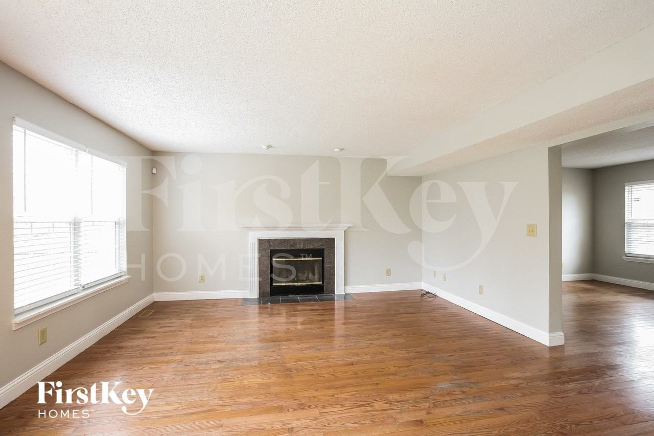 5246 Melbourne Rd - Photo 3 of 15