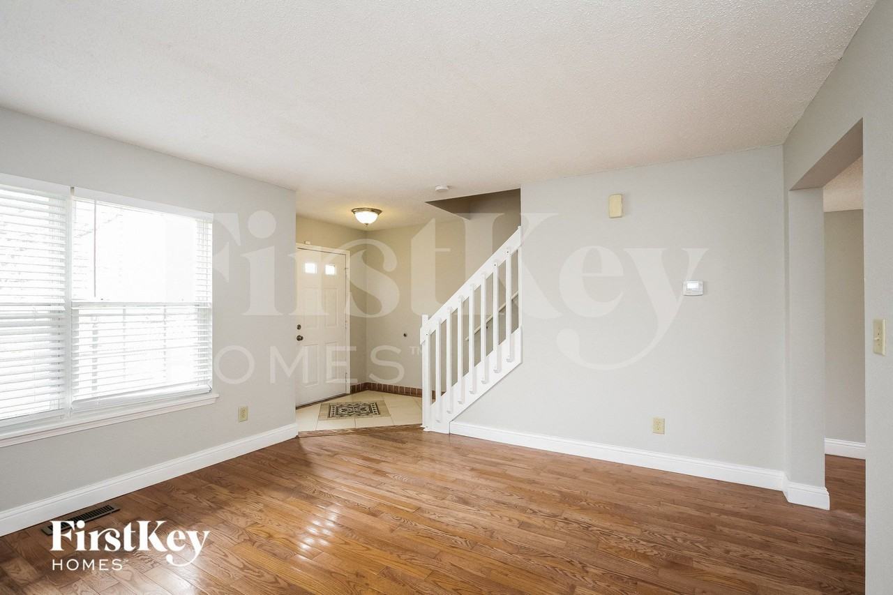 5246 Melbourne Rd - Photo 4 of 15