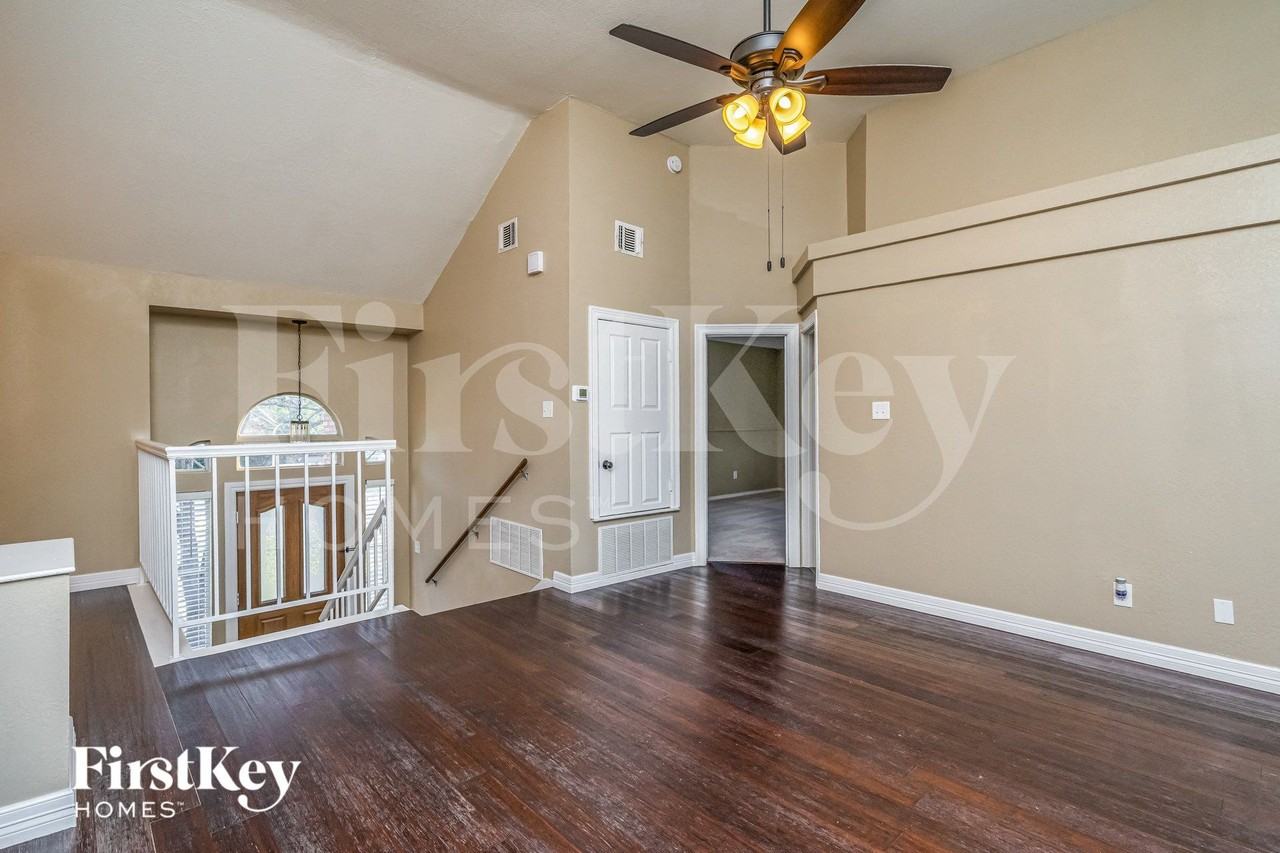 1313 Deer Trl - Photo 2 of 15