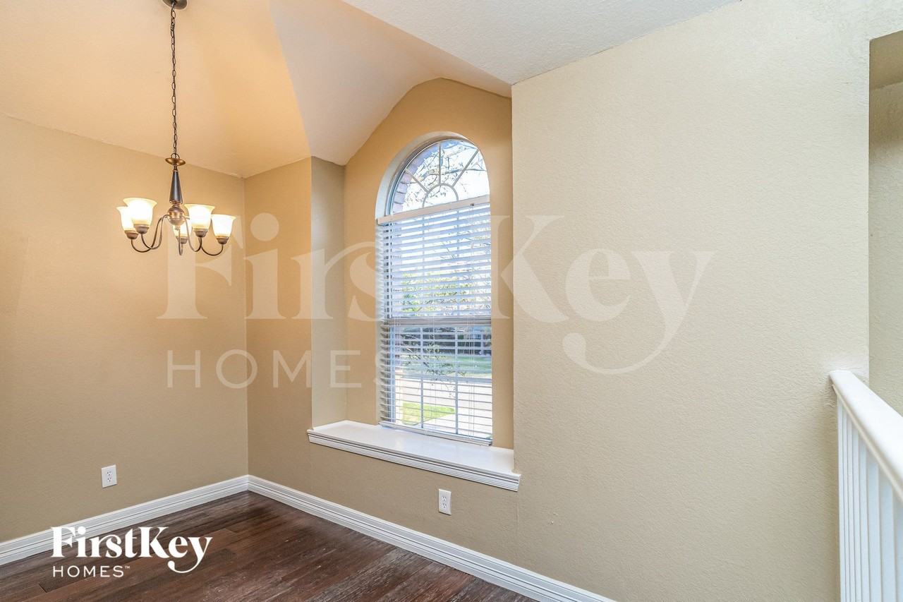 1313 Deer Trl - Photo 4 of 15