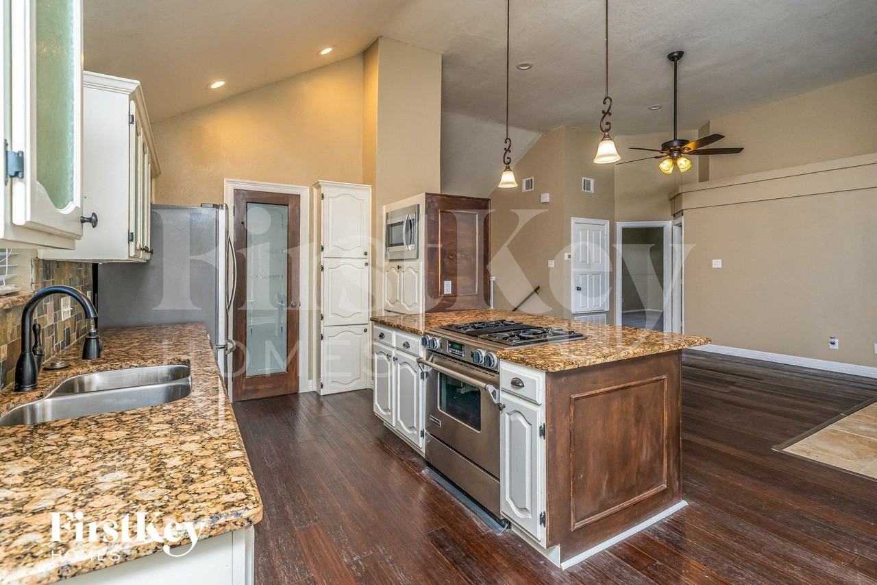 1313 Deer Trl - Photo 5 of 15