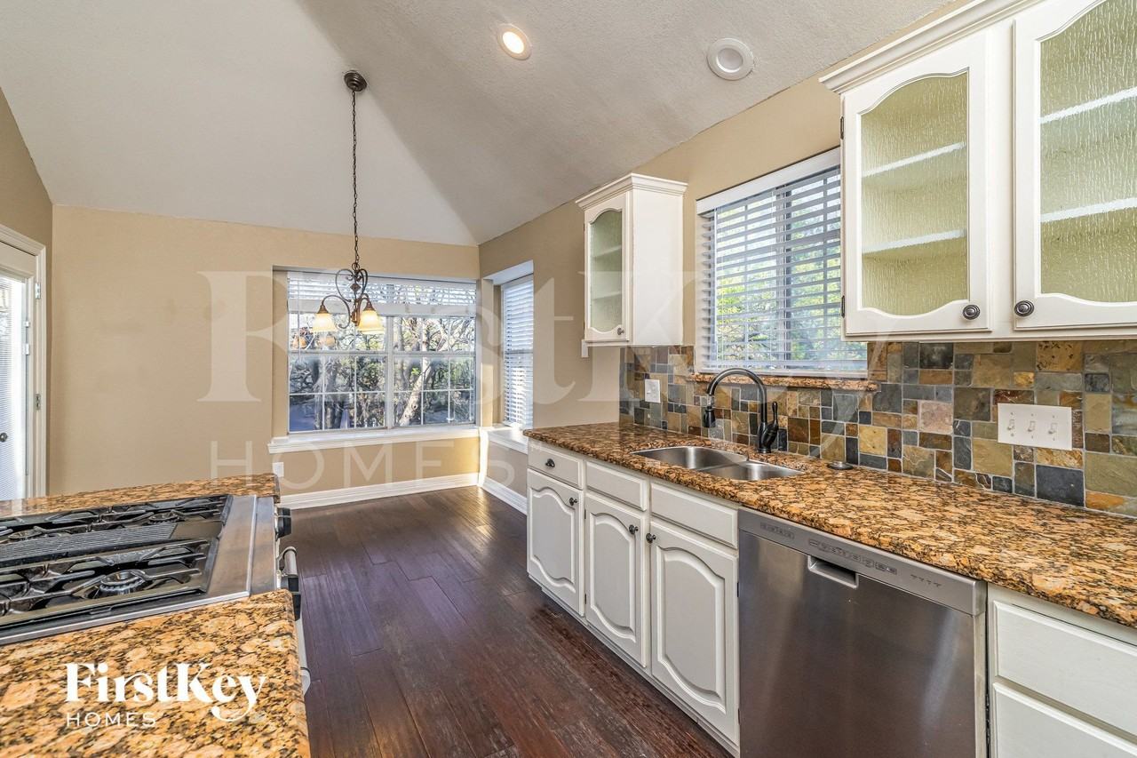 1313 Deer Trl - Photo 6 of 15