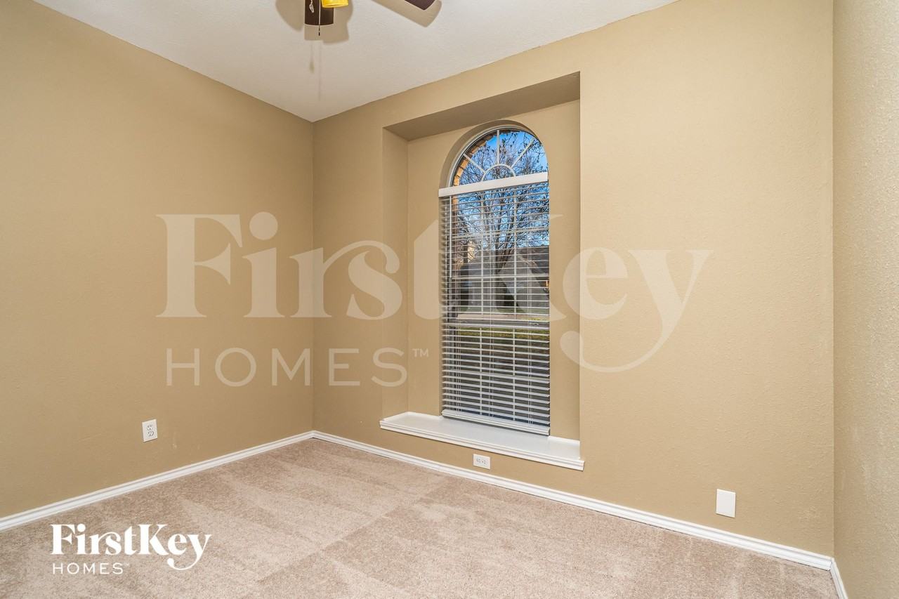 1313 Deer Trl - Photo 7 of 15