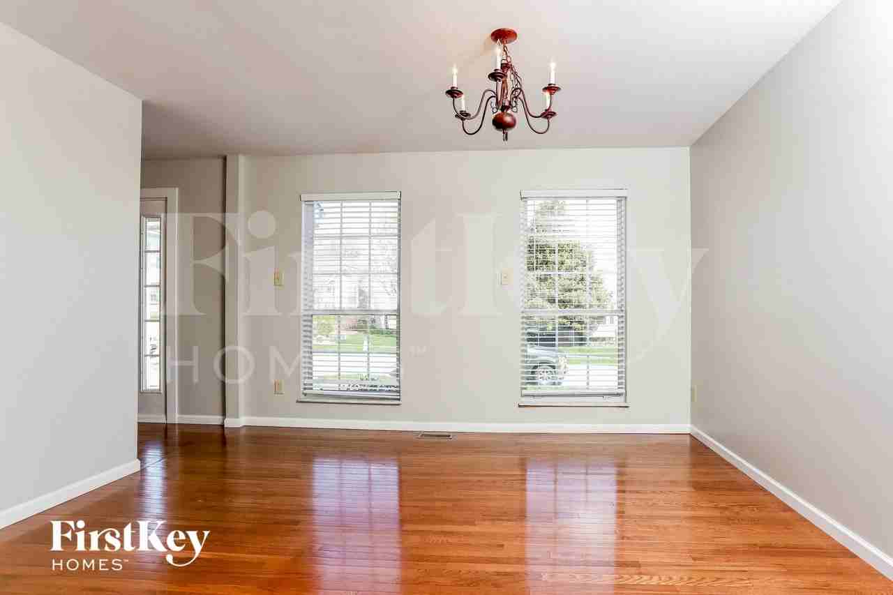 324 Autumn Peak Dr - Photo 4 of 15