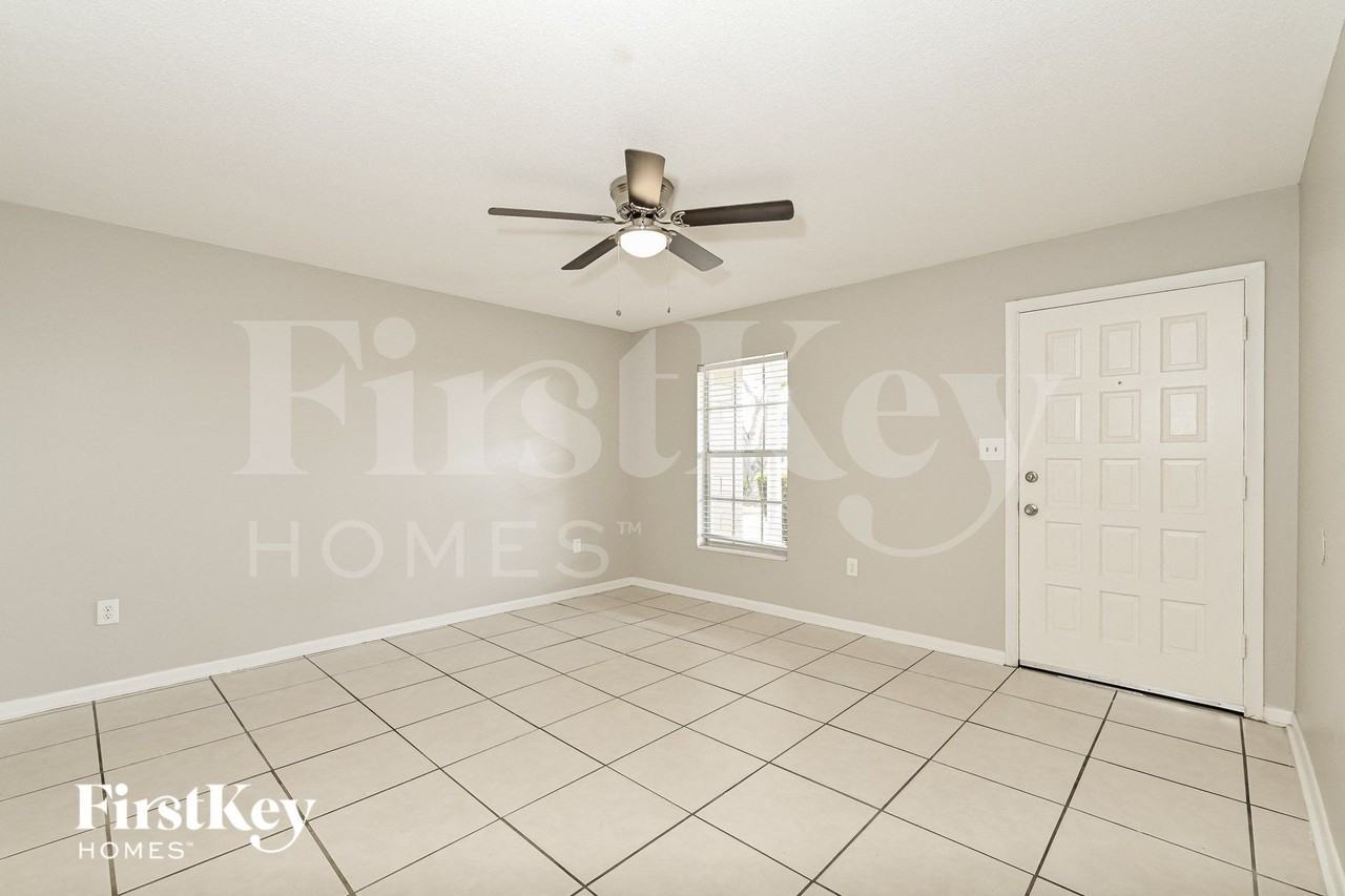 924 Brockway Ave - Photo 3 of 15