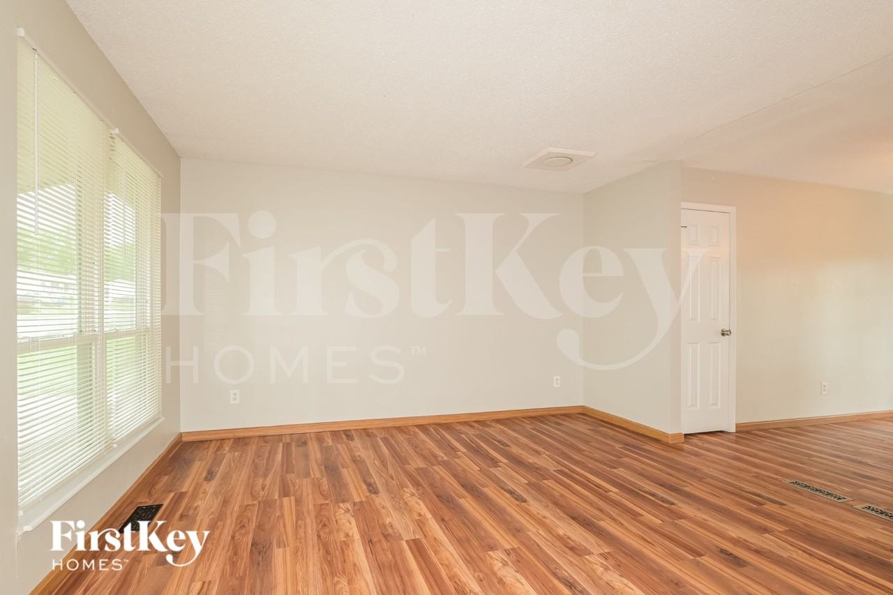 1036 Drexel Dr - Photo 3 of 19