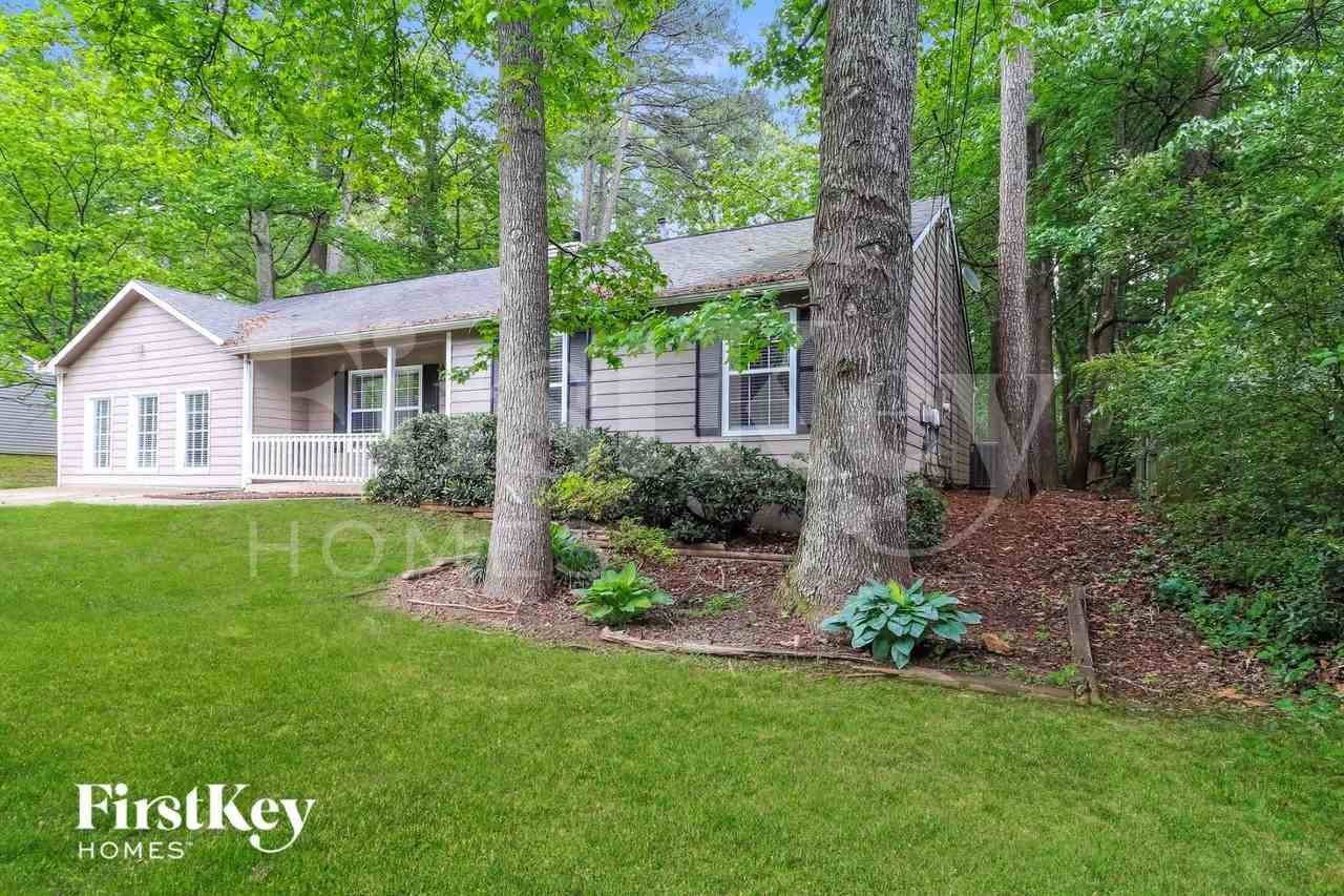 1456 Chaseway Cir - Photo 2 of 15