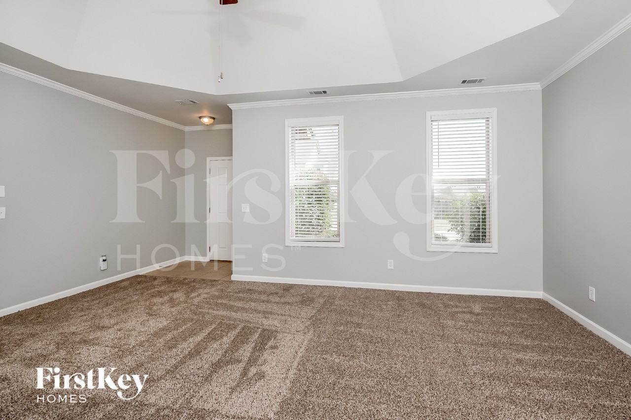 1256 Washington Dr - Photo 2 of 15