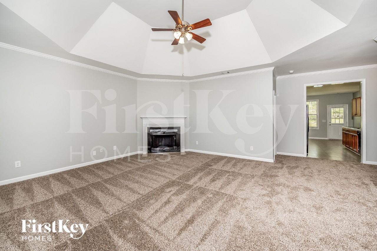 1256 Washington Dr - Photo 3 of 15