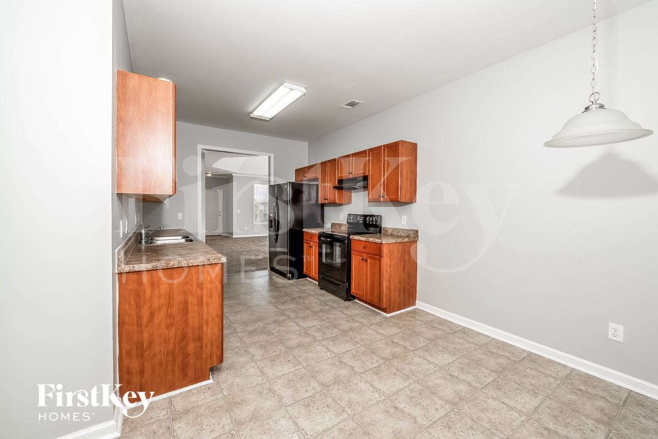 1256 Washington Dr - Photo 4 of 15