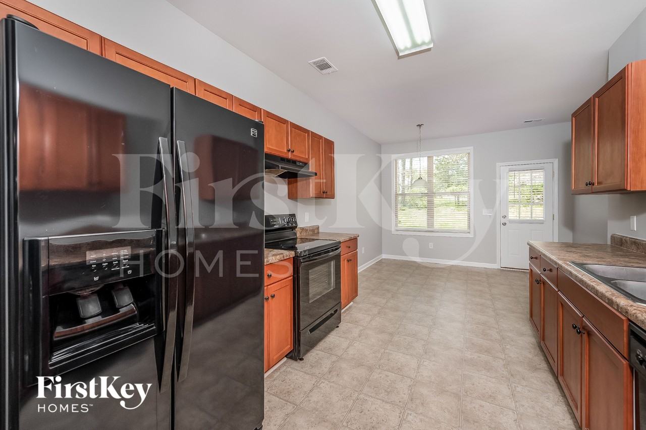 1256 Washington Dr - Photo 5 of 15