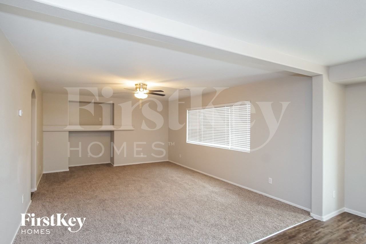 985 Blue Lantern Dr - Photo 4 of 15