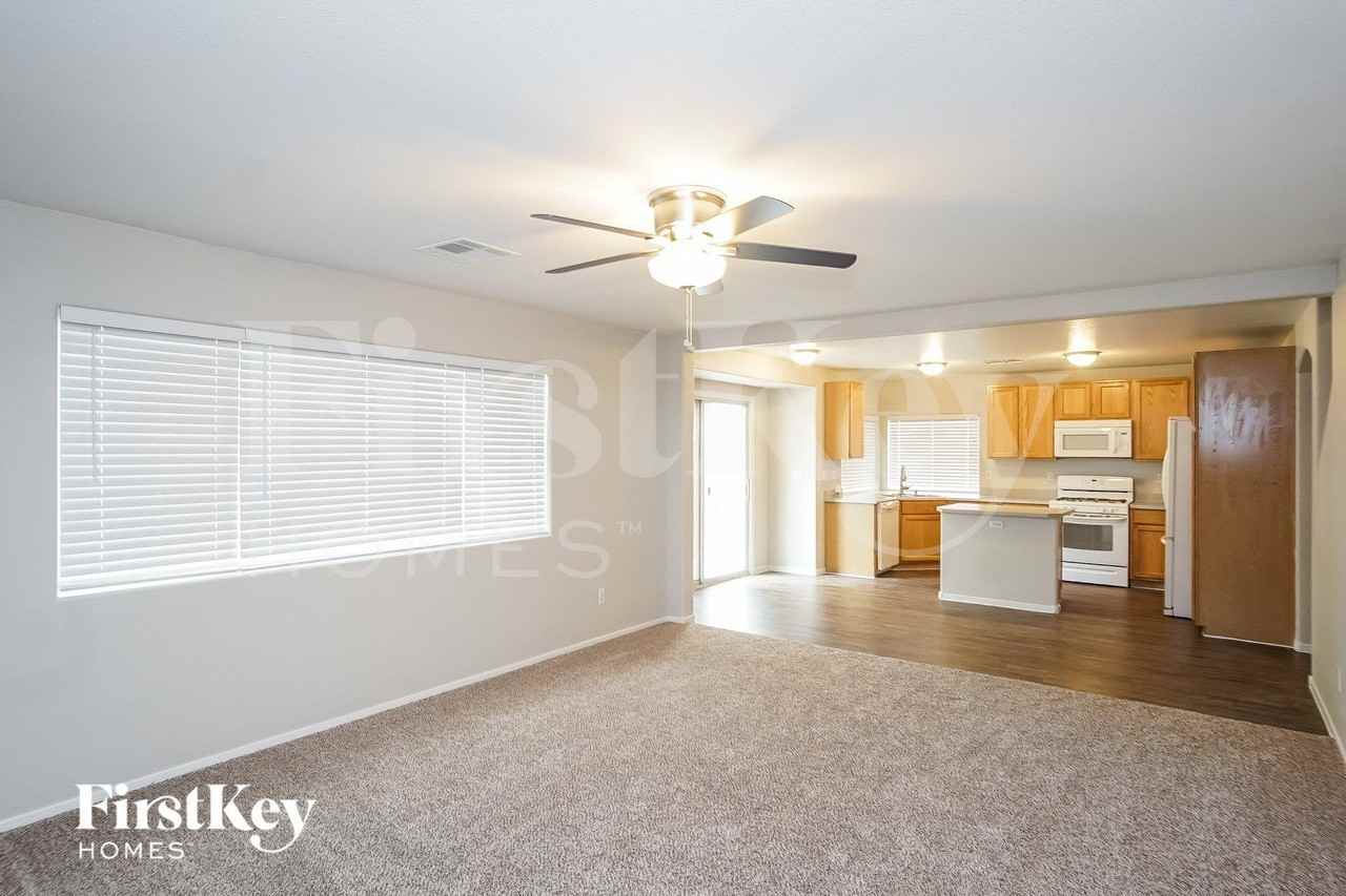 985 Blue Lantern Dr - Photo 5 of 15