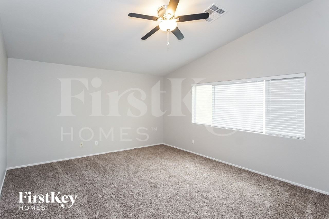 985 Blue Lantern Dr - Photo 7 of 15