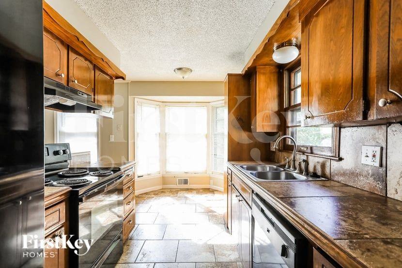 8921 E 90th Ter - Photo 5 of 15