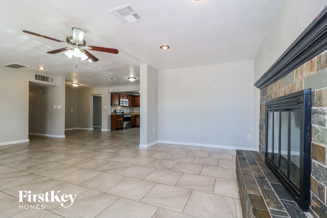 806 E El Caminito Dr - Photo 4 of 15