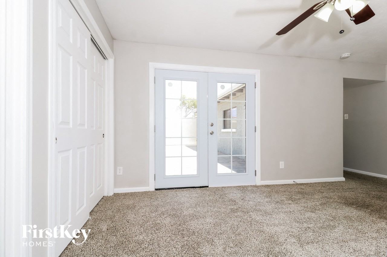 806 E El Caminito Dr - Photo 7 of 15