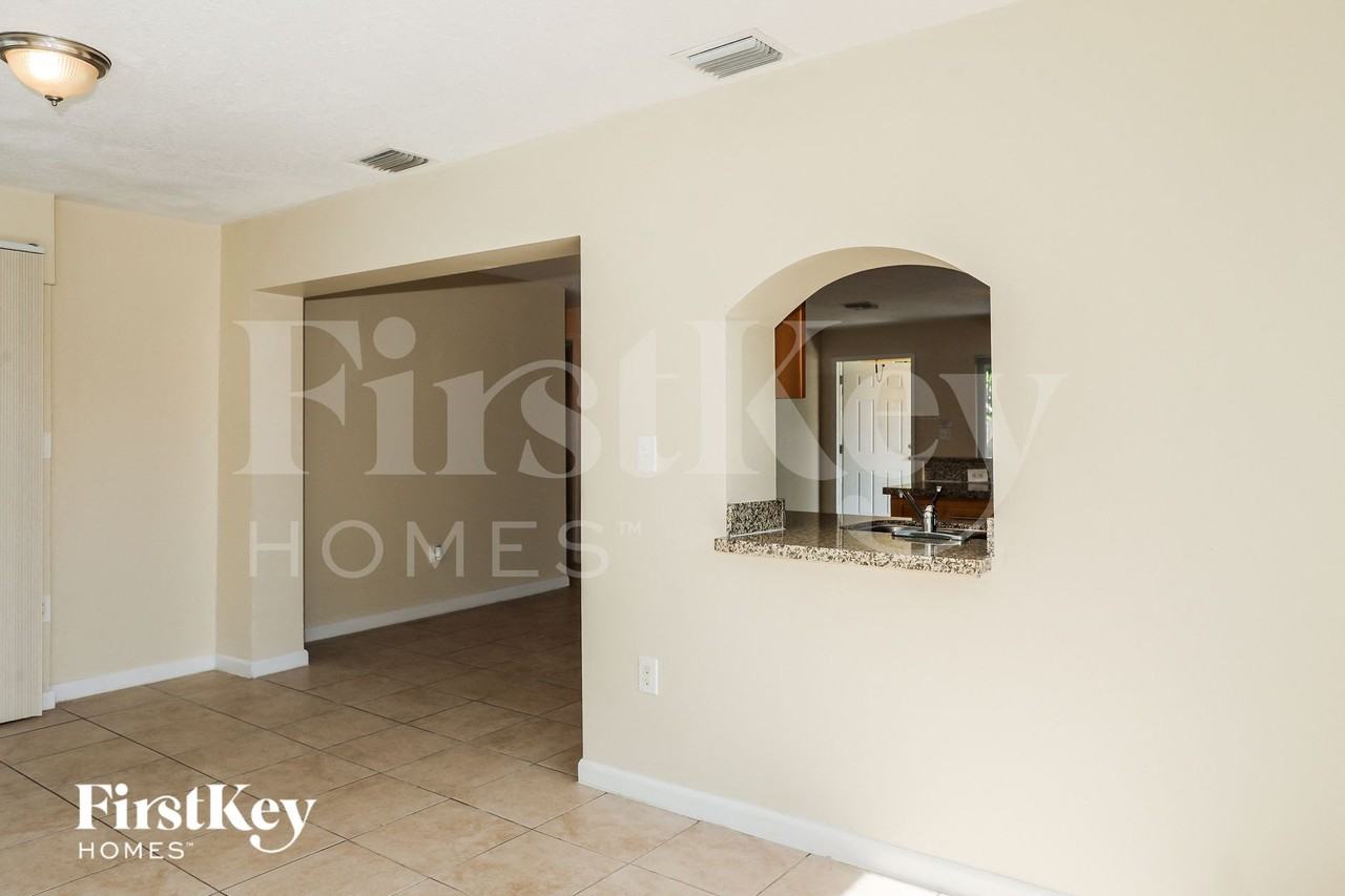 7461 Nw 23rd St - Photo 3 of 13