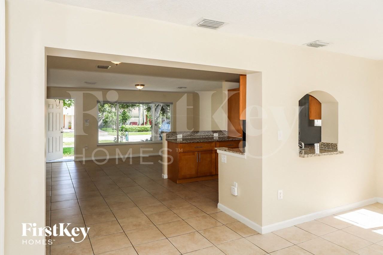 7461 Nw 23rd St - Photo 6 of 13