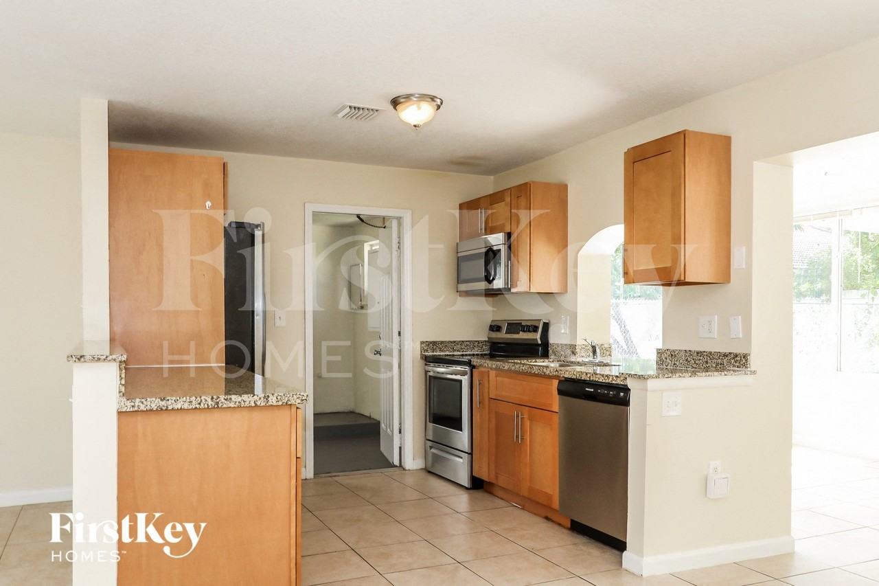 7461 Nw 23rd St - Photo 7 of 13