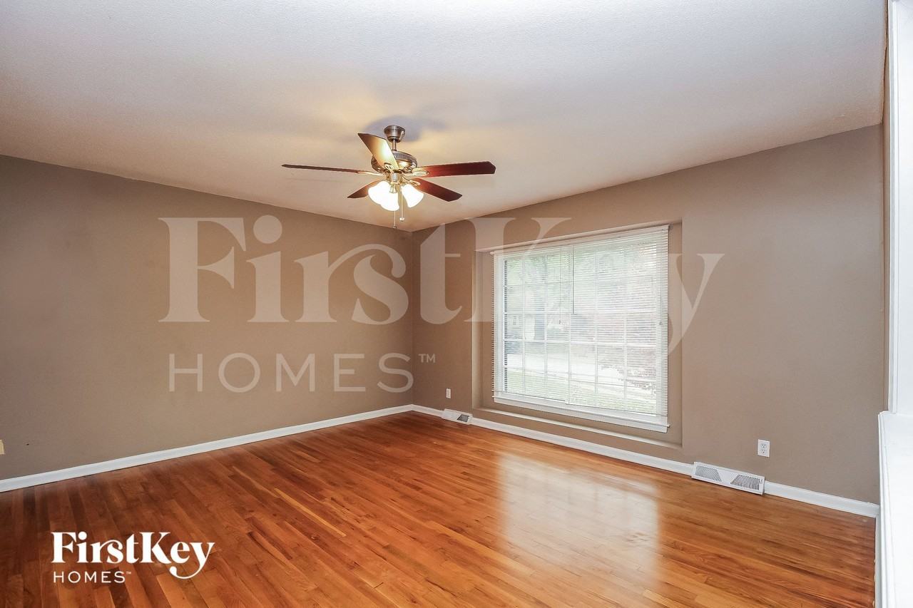 704 Melrose St - Photo 2 of 15