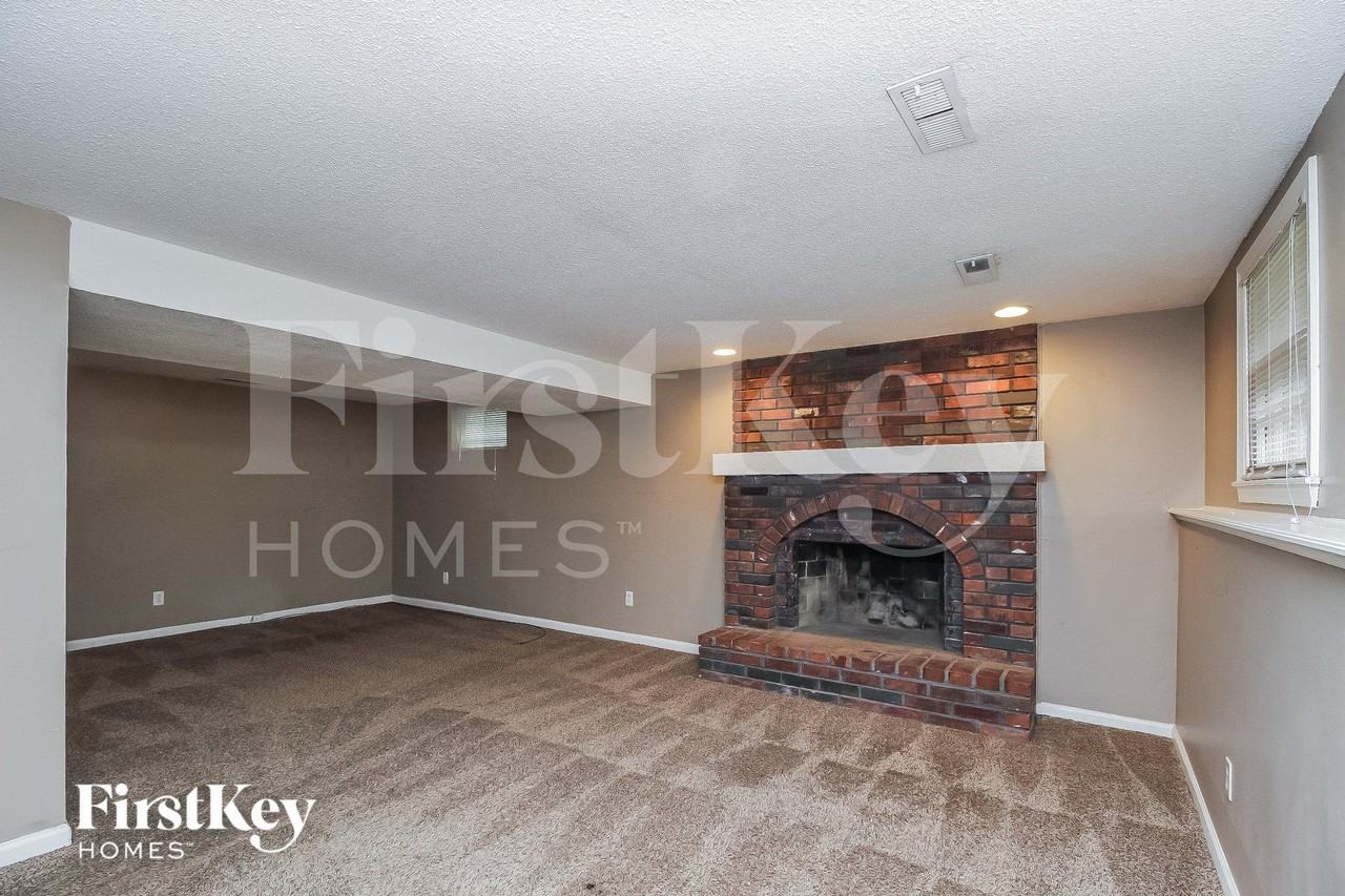 704 Melrose St - Photo 6 of 15