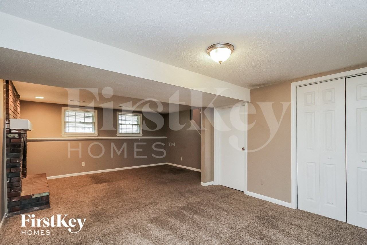 704 Melrose St - Photo 7 of 15