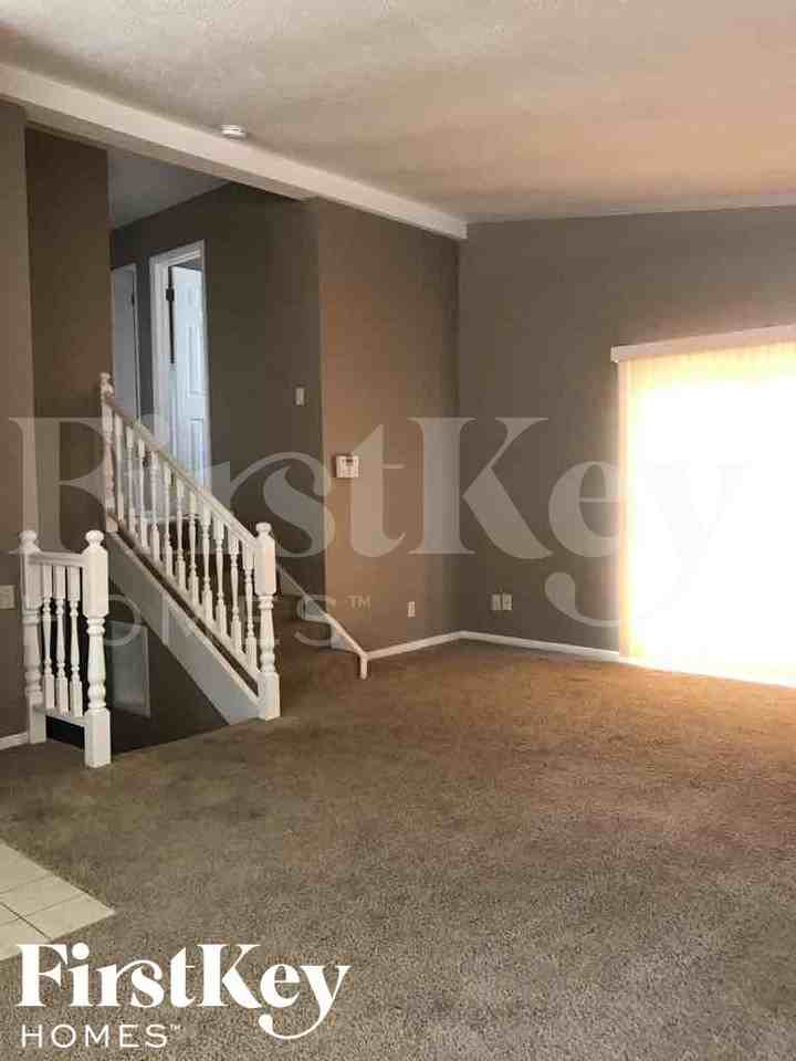 6321 W Ray St - Photo 5 of 22