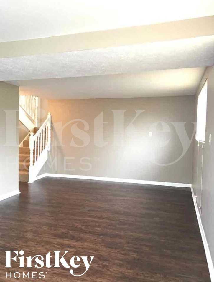 6321 W Ray St - Photo 6 of 22