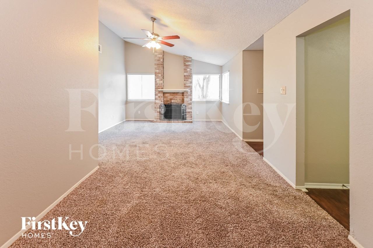 6316 Porterway Dr - Photo 3 of 15