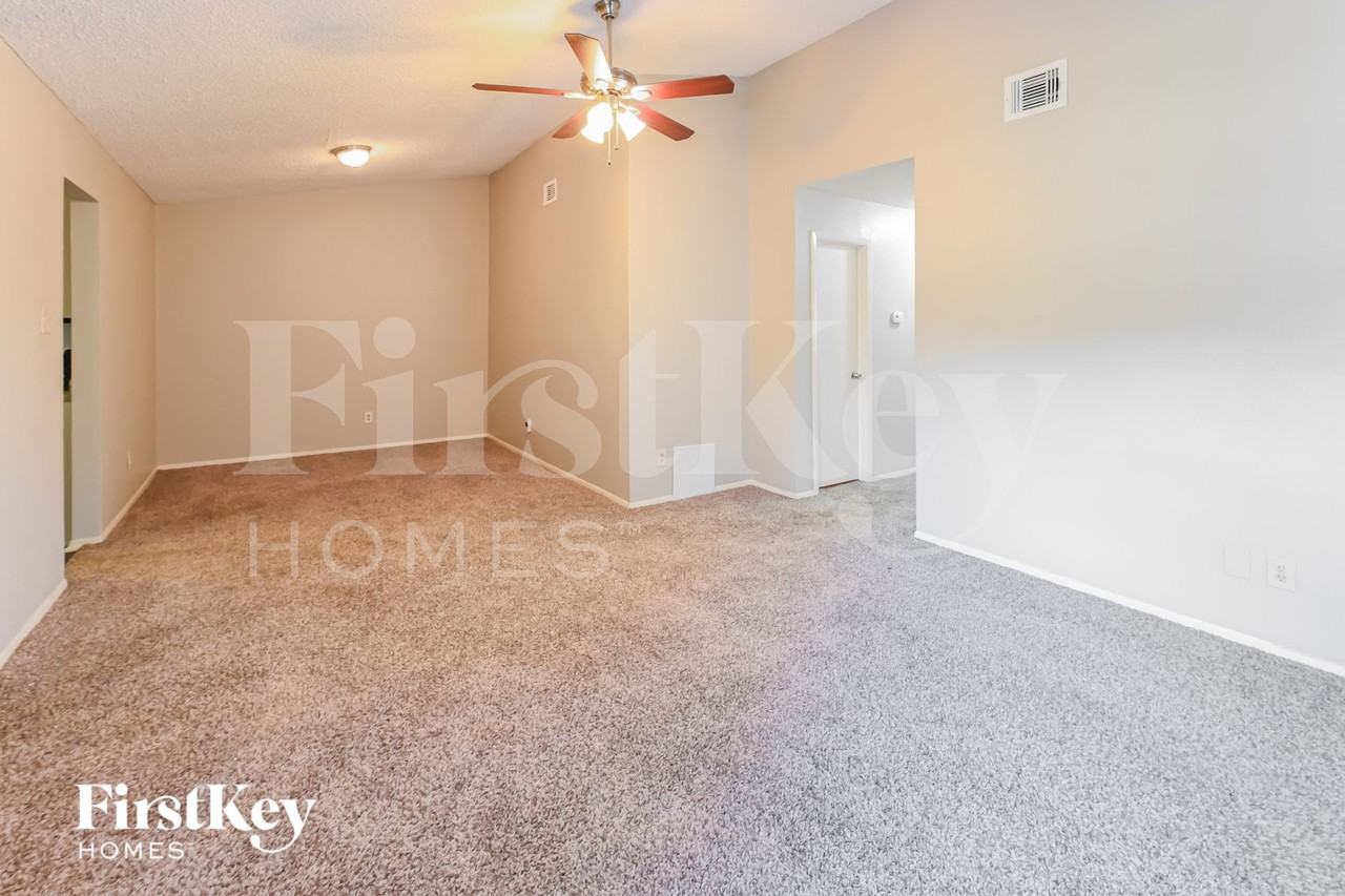 6316 Porterway Dr - Photo 4 of 15